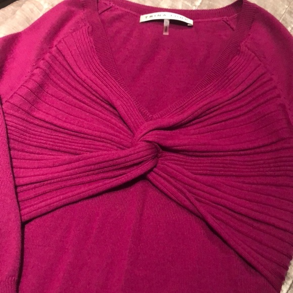 Trina TURK 100% Merino Wool Twist V-Neck Sweater - Picture 3 of 13